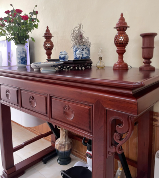 Thiết kế và lắp đặt bộ bàn thờ phù hợp với không gian